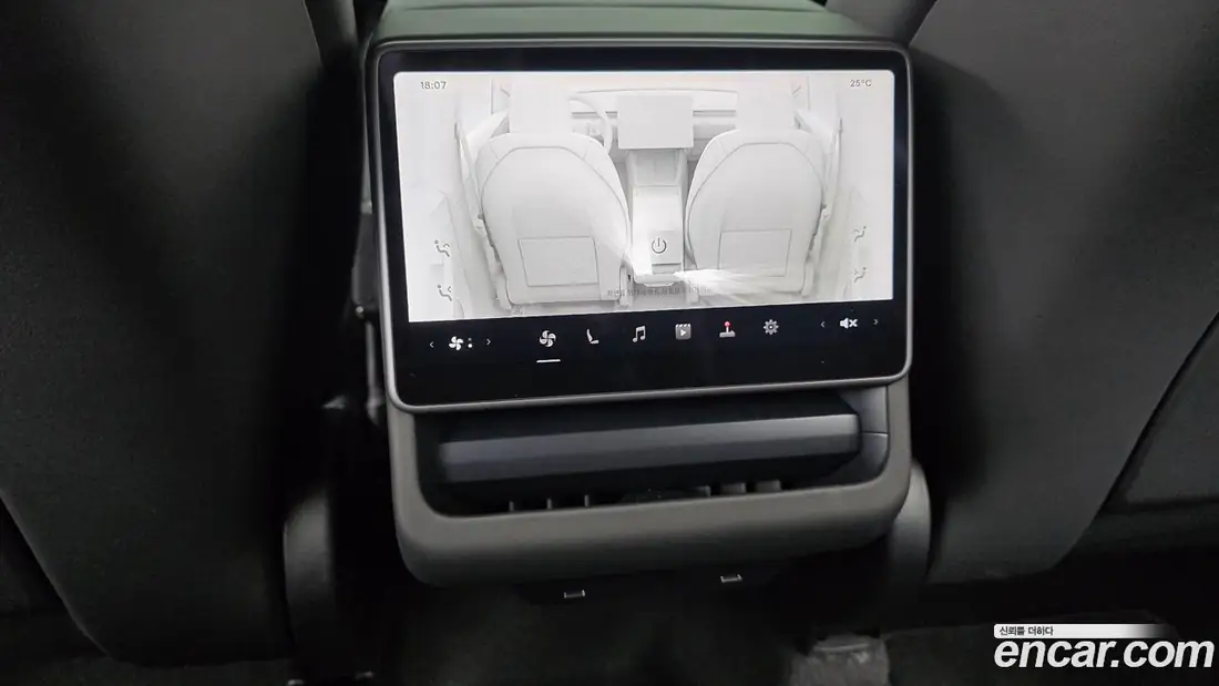 Tesla Model Y 2026 фото 19