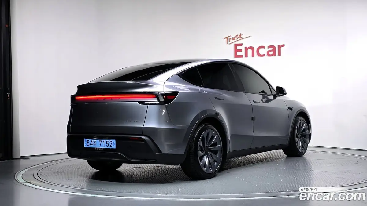 Tesla Model Y 2026 фото 2