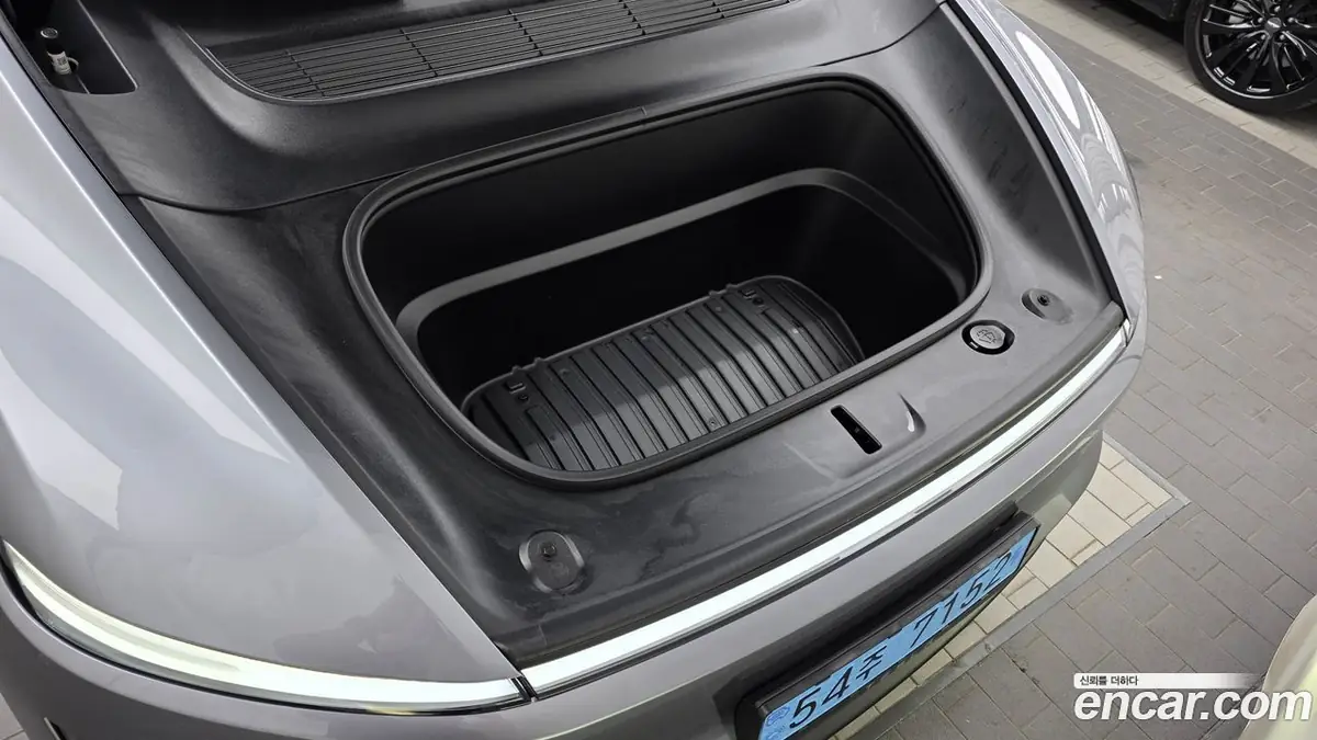 Tesla Model Y 2026 фото 6