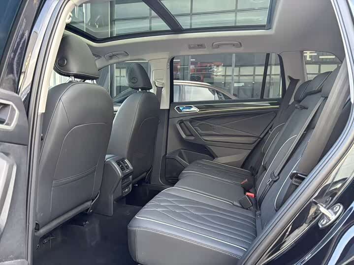 Volkswagen Tiguan L 280tsi Limited Ed. 2023 фото 6