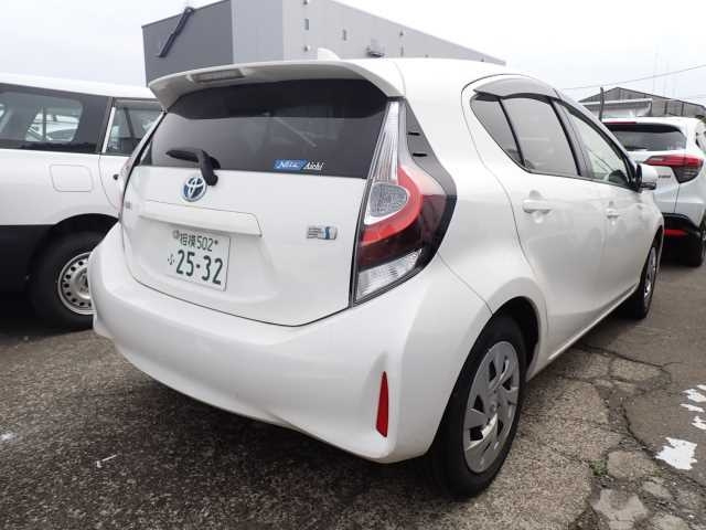 Toyota Aqua 2023 фото 2