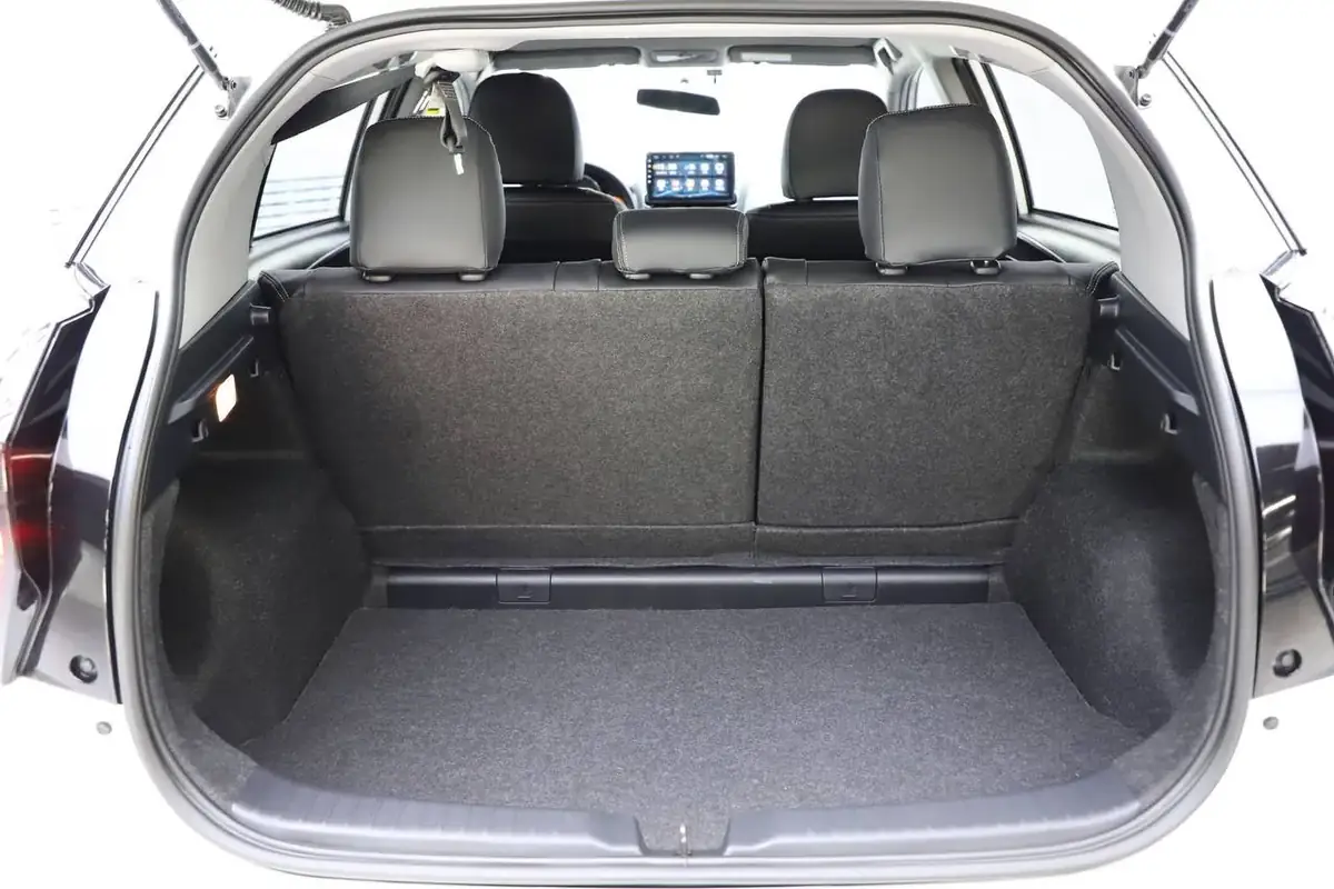 Toyota Yaris L Leading PLUS 2023 фото 2