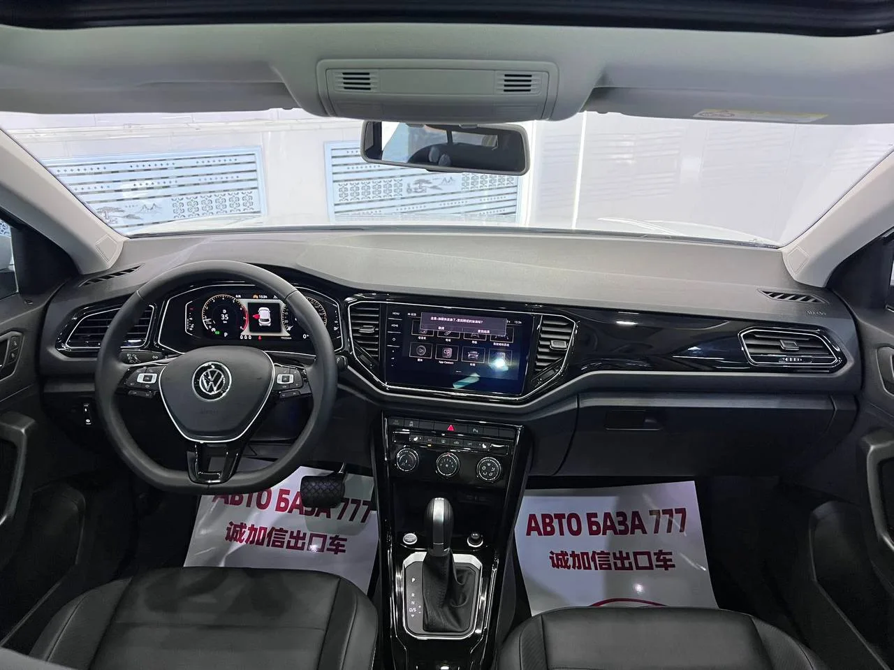 Volkswagen T-ROC Tango 280TSI 2022 фото 6