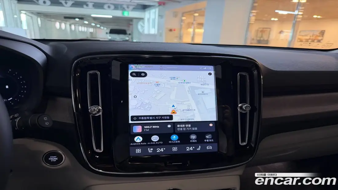 Volvo XC40 2025 фото 12