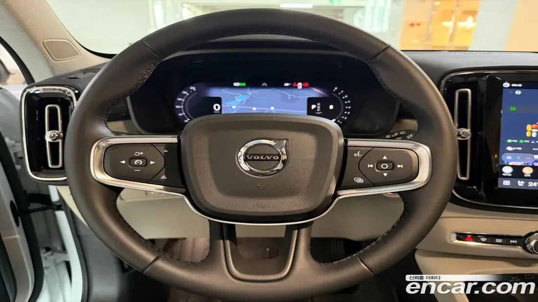 Volvo XC40 2025 фото 19
