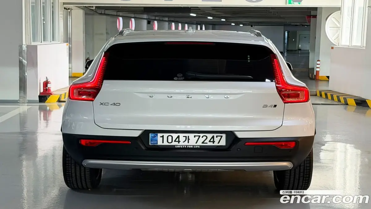 Volvo XC40 2025 фото 4