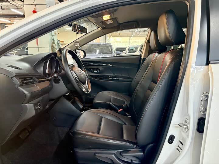 Toyota YARiS X Luxury PLUS Ed 2022 фото 4