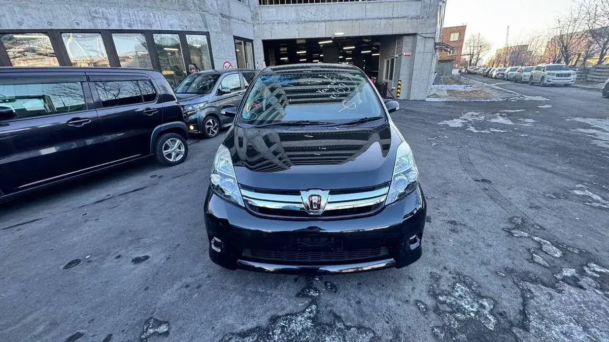 Toyota Isis