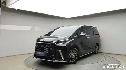 Lexus LM 500h 2025