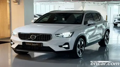 Volvo XC40 2025